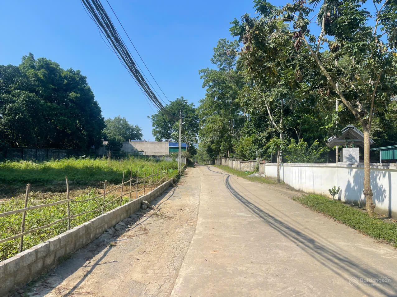 BÁN GẤP 400M² ĐẤT THỔ CƯ ĐẸP  GIÁ RẺ TẠI LƯƠNG SƠN HÒA BÌNH  VỊ TRÍ TRONG QUẦN THỂ BIỆT THỰ NGHỈ