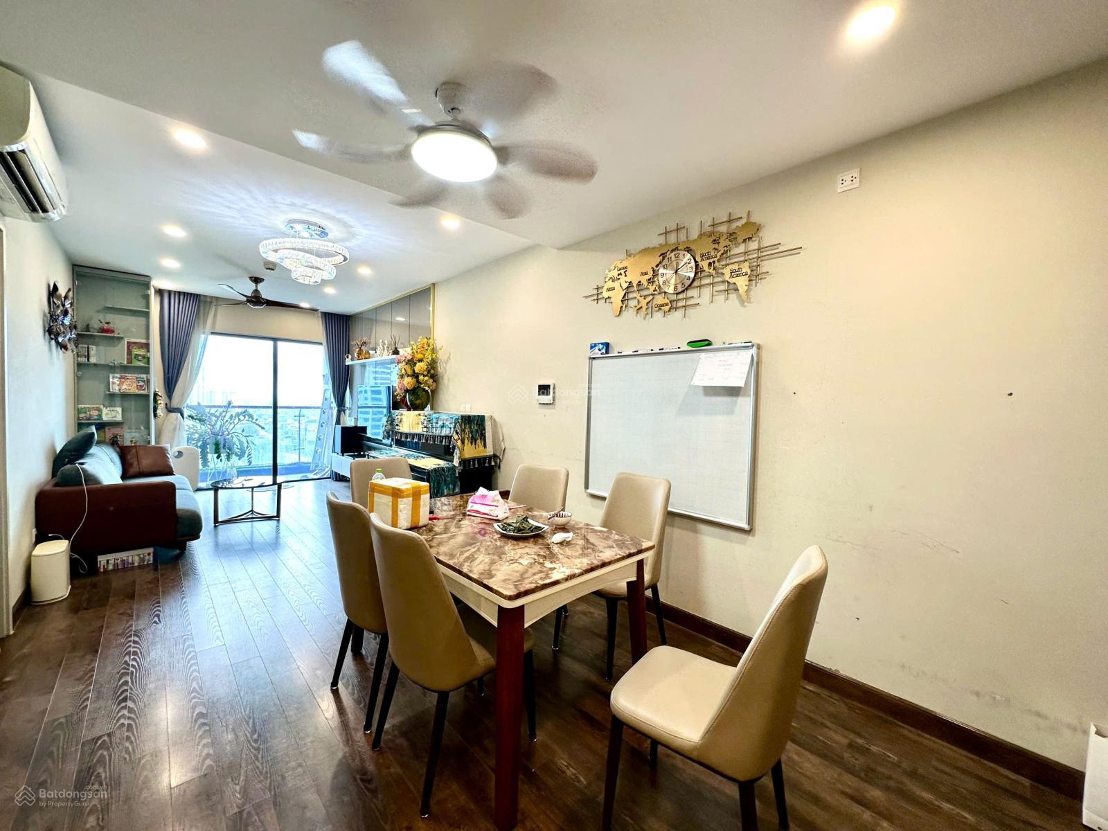 Giá tốt tôi cho thuê căn hộ 2 ngủ, DT 65m2, đủ đồ, nhà thoáng mát giá 13.5tr/th tại Gold Season