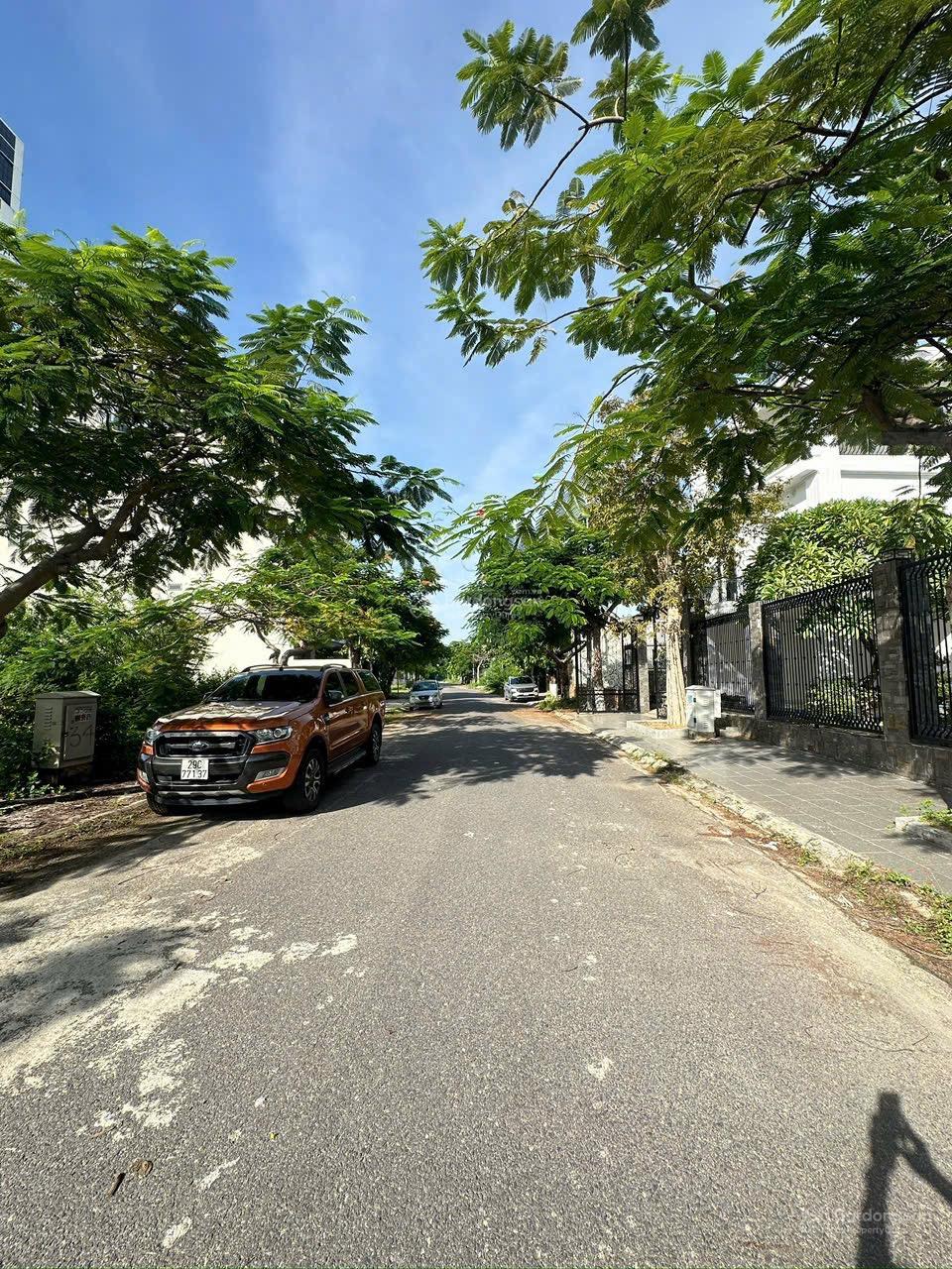Lô biệt thự đường Huỳnh Văn Nghệ, KĐT Vĩnh Hoà, P. Bắc Nha Trang - 245,5m2 ngang 10m - giá 49tr/m2