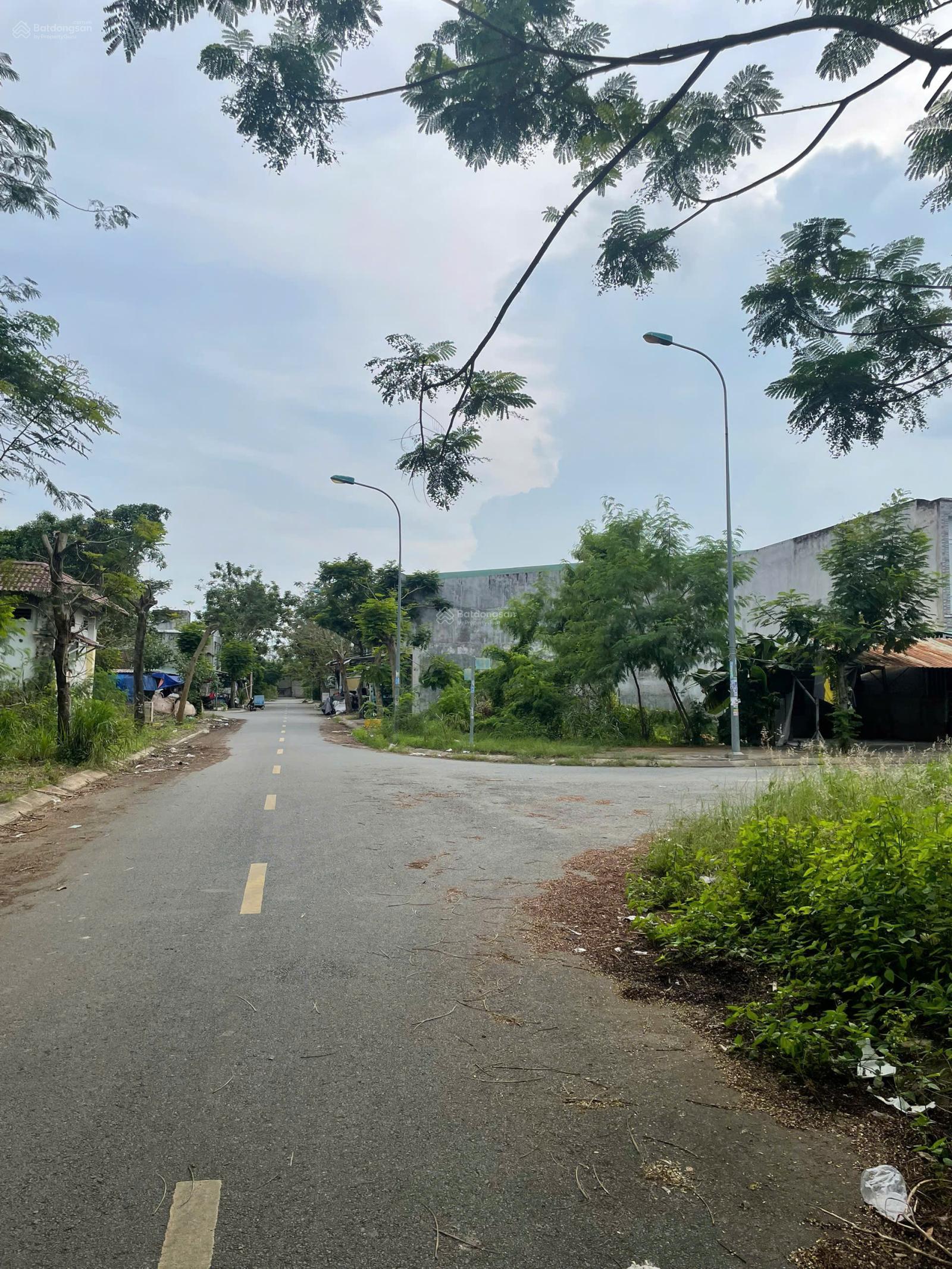 BÁN ĐẤT NỀN 90M2 ĐỐI DIỆN CÔNG VIÊN VEN SÔNG TPHCM GIÁ 2 TỎI 250TR TẠI KDC NAM SÀI GÒN LONG HẬU