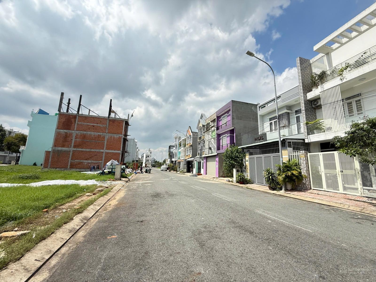 CẦN BÁN 3 LÔ LIỀN KỀ GÓC 2 MẶT TIỀN TẠI NĂM SAO 1, GIÁ 15ty (thương lượng) LH 0931 112 *** Ngân