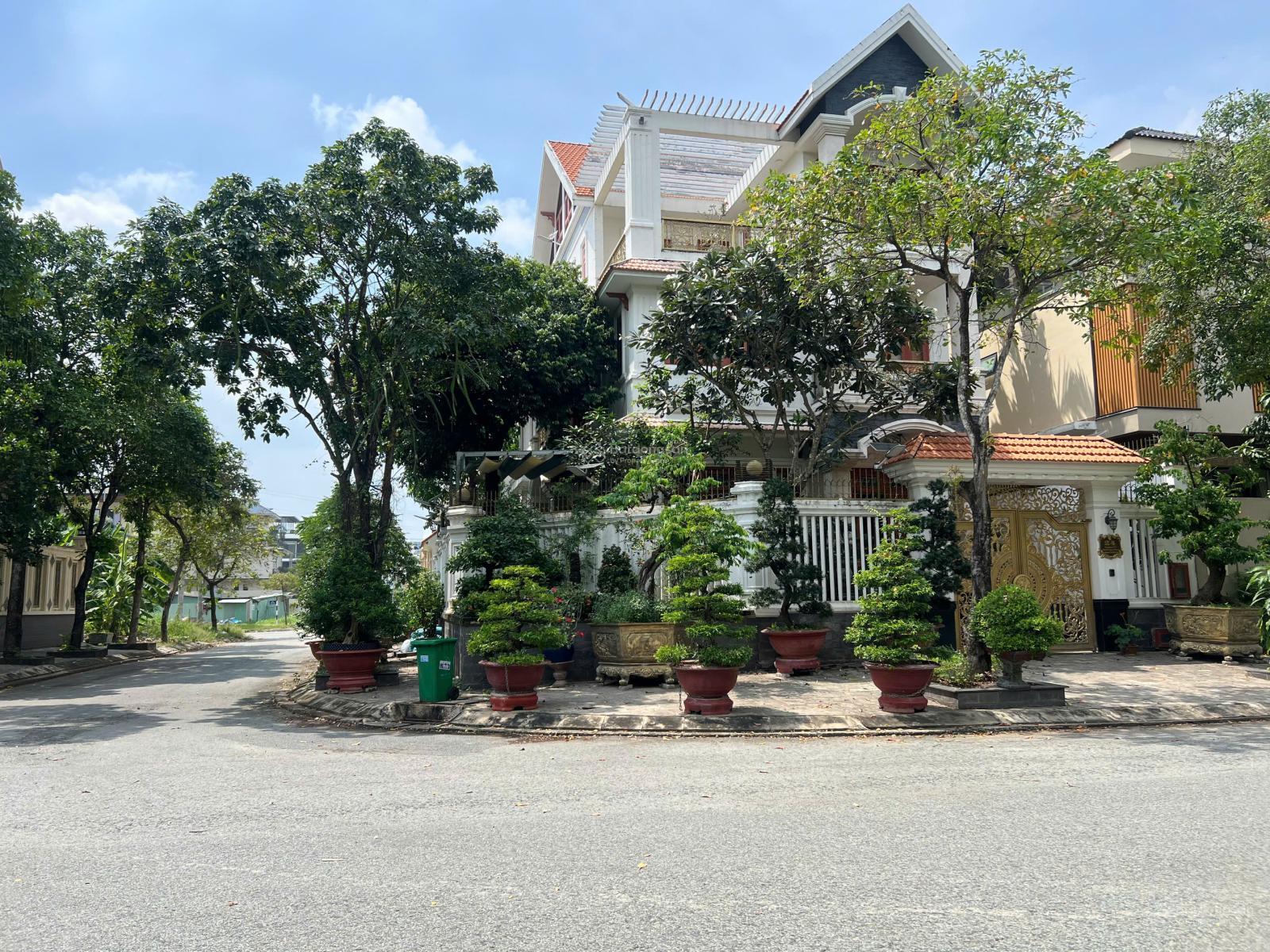 Chính chủ bán nhà góc 2 MT. Giá 24.9 tỷ có căn biệt thự view sông và công viên KDC 6B DT. 312m2 LH