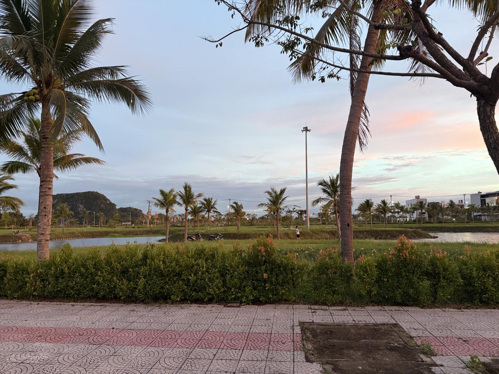 Bán nhanh lô view hồ sen, gần sông siêu hiếm khu đô thị Nam Hoà Xuân của Sungroup, DT 150m2