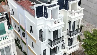 Bán nhà 2 mặt tiền đúc 3 tấm, sân ô tô, full nội thất, KDC gần Vincom 2,5km, Tân Đông Hiệp, Dĩ An
