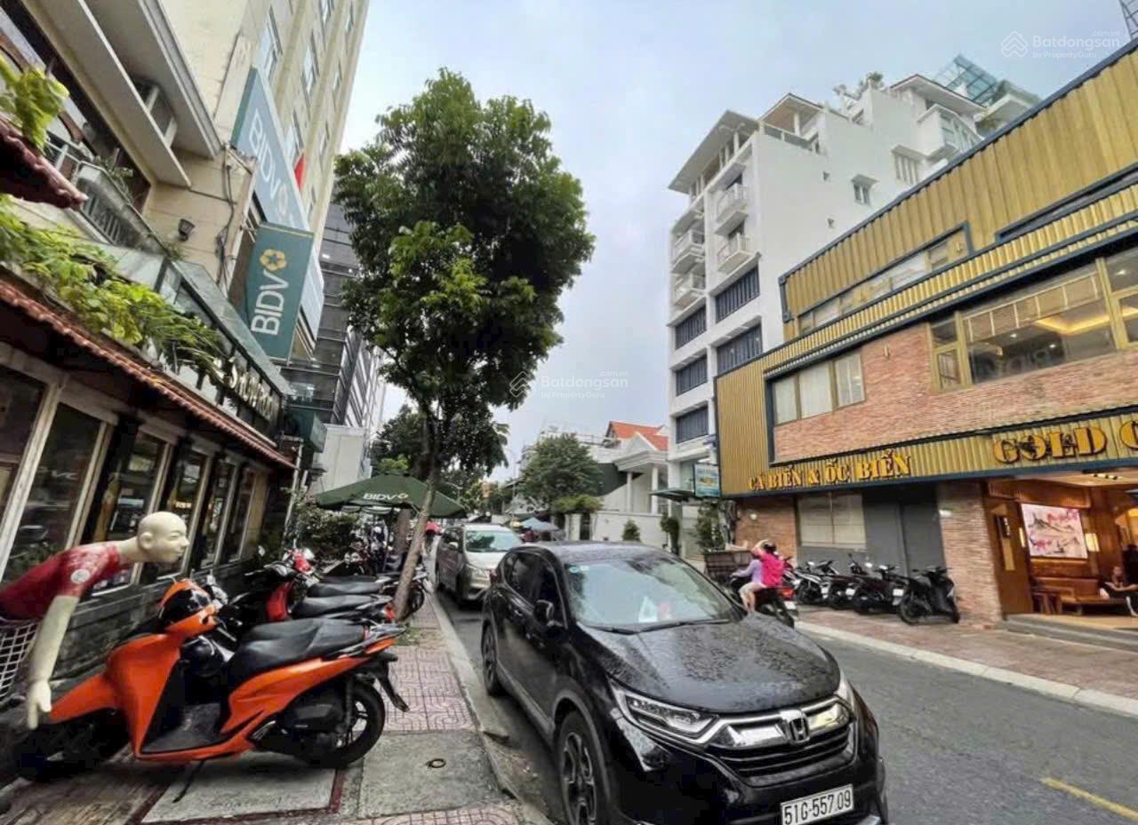 Cho thuê nhà số 34B Nguyễn Thị Diệu, Quận 3, Dt: 12.6x18m, trệt 2 lầu, khu vực trung tâm quận 3.