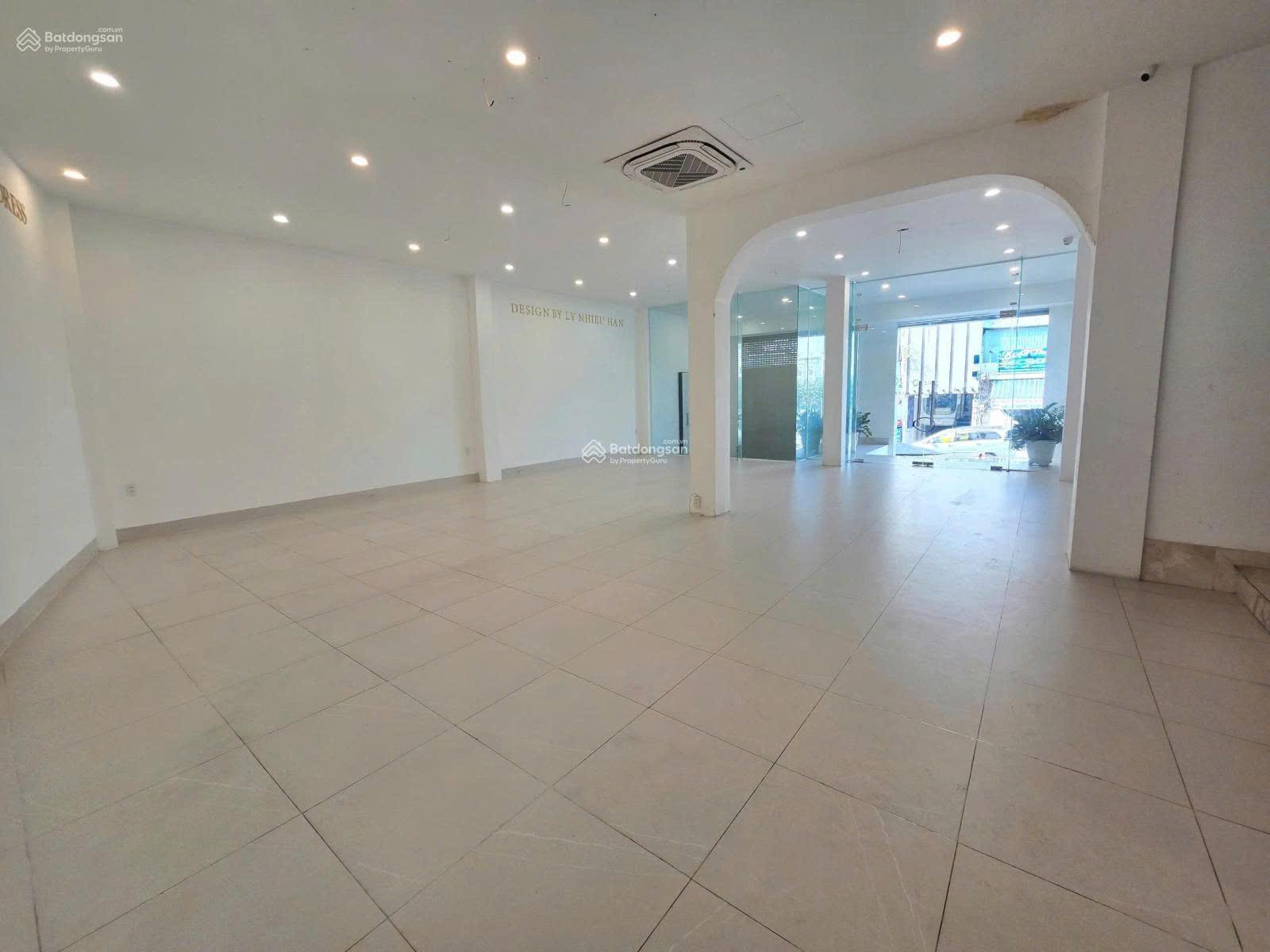 Tòa nhà cho thuê MT Phan Đình Phùng, Phường 1. DT: 9x18m. Nở hậu 11m. Hầm 4 tầng. Sàn suốt