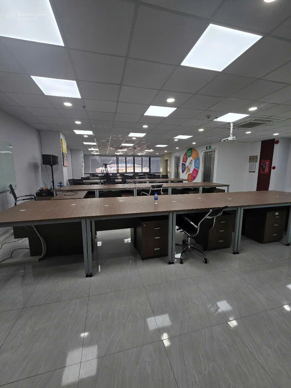 Tòa Nhà Cho Thuê MT Nguyễn Đình Chính, Phường 8. DT: 9x27m. Hầm - 9 Tầng Cao. Full Hệ Thống VP