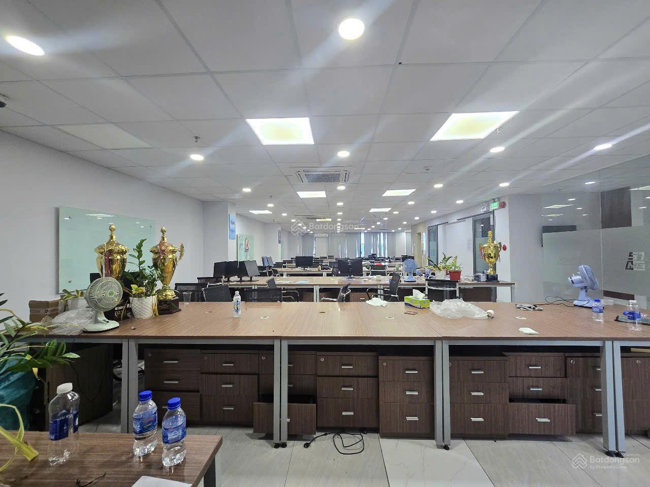 Tòa Nhà Cho Thuê MT Nguyễn Đình Chính, Phường 8. DT: 9x27m. Hầm - 9 Tầng Cao. Full Hệ Thống VP