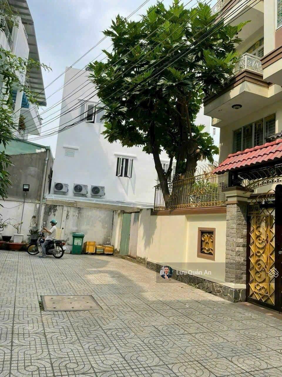 Bán Đất HXH Nguyên Hồng 110m2 Ngang Lớn 5,3m- XD Hầm 6 Tầng Lộ Giới 12m Giá Chỉ 12,6 Tỷ Siêu Hiếm.