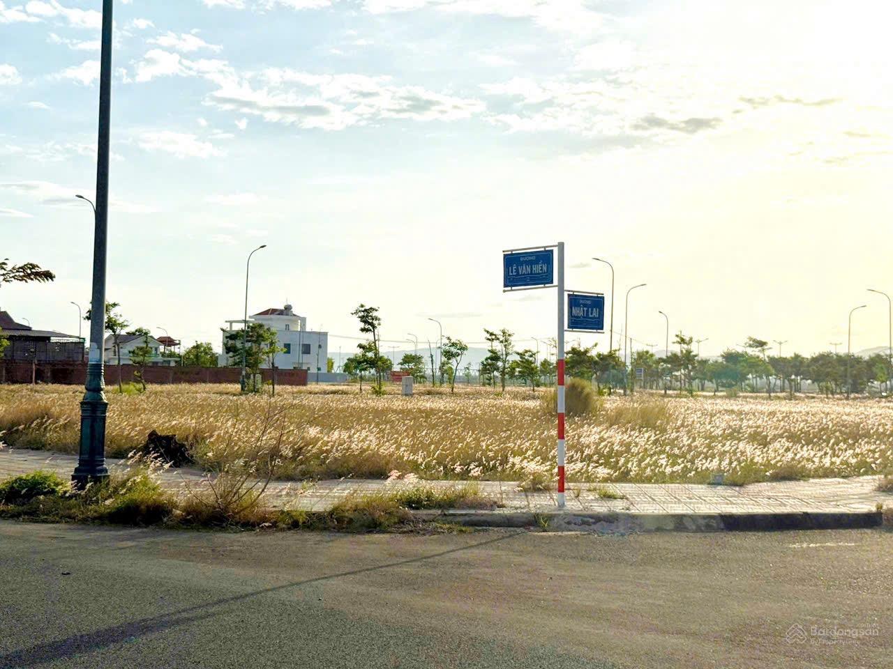 ** HOT* CẮT LỖ 1 TỶ* - Bán lô 350m2 2 mặt tiền BT BÀ ĐIỀU GIÁ CHỈ 8,2TỶ( R = 25M)