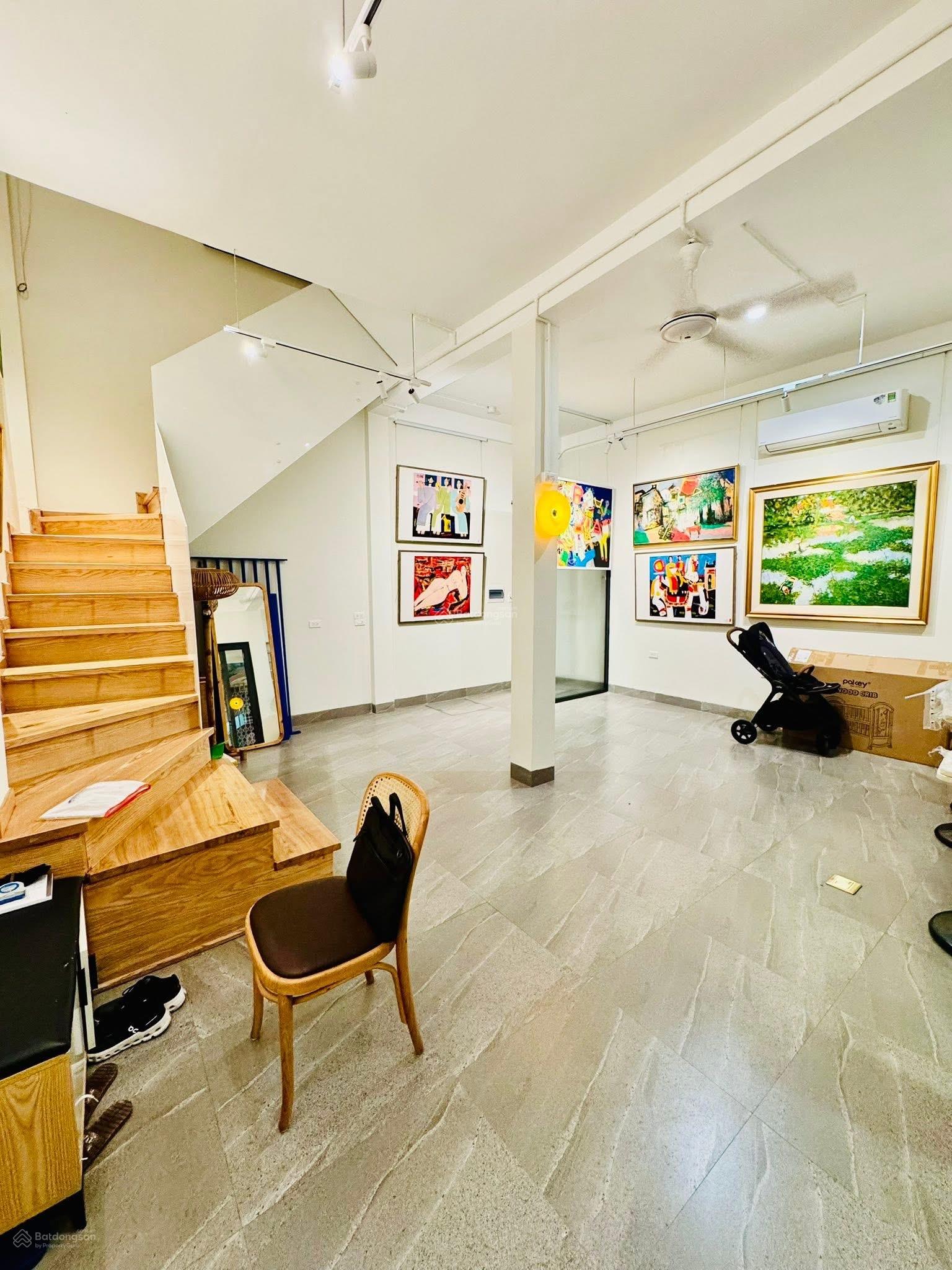 Bán nhà Hàng Bông, Hoàn Kiếm nhà đẹp ở ngay, ngõ rộng DT 40m2, 5tầng, MT 6,3m giá 22 tỷ Bán nhà Hàng Bông, Hoàn Kiếm nhà đẹp ở ngay, ngõ rộng DT 40m2, 5tầng, MT 6,3m giá 22 tỷ