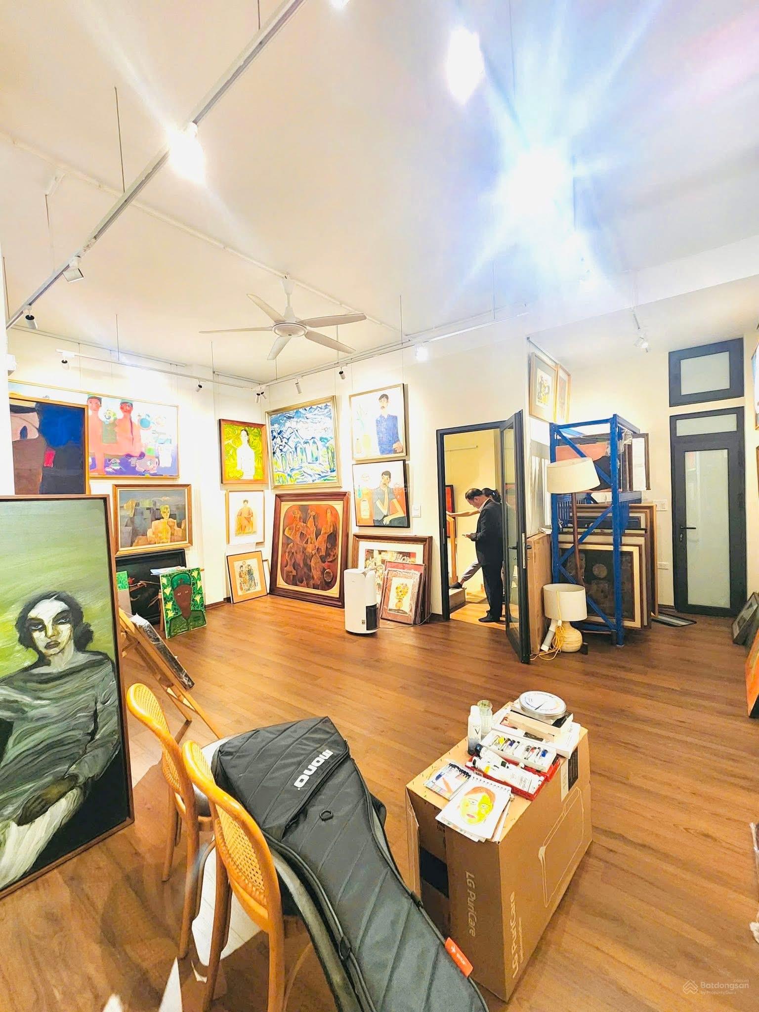 Bán nhà Hàng Bông, Hoàn Kiếm nhà đẹp ở ngay, ngõ rộng DT 40m2, 5tầng, MT 6,3m giá 22 tỷ Bán nhà Hàng Bông, Hoàn Kiếm nhà đẹp ở ngay, ngõ rộng DT 40m2, 5tầng, MT 6,3m giá 22 tỷ