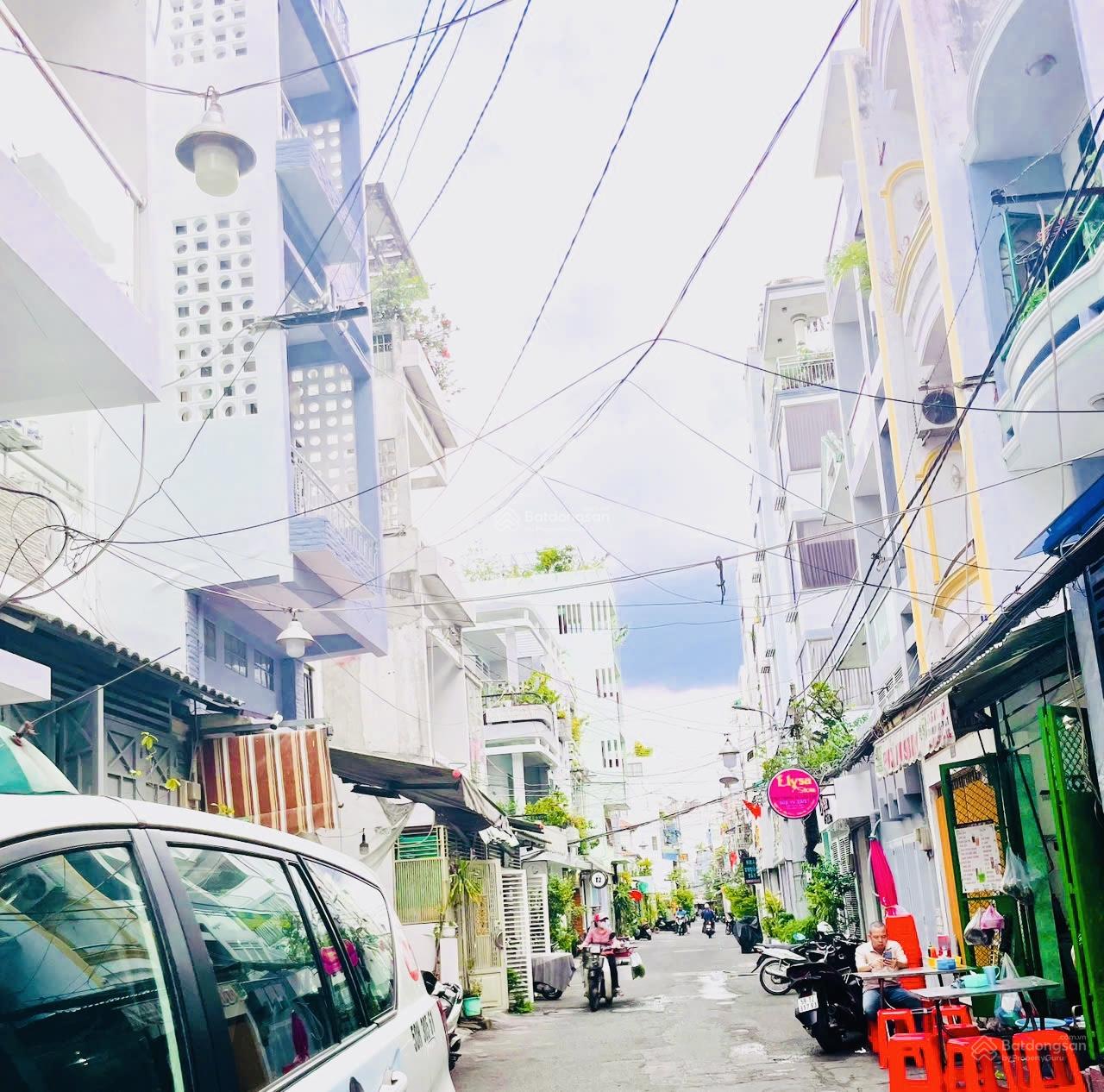 XE HƠI - XE TẢI - HẼM ĐỖ ĐƯỢC 2 CHIẾC
CÁCH MẶT TIỀN CHỈ 15 MÉT 70M2 - 4 LẦU
1 CĂN DUY NHỨT 2 MẶT