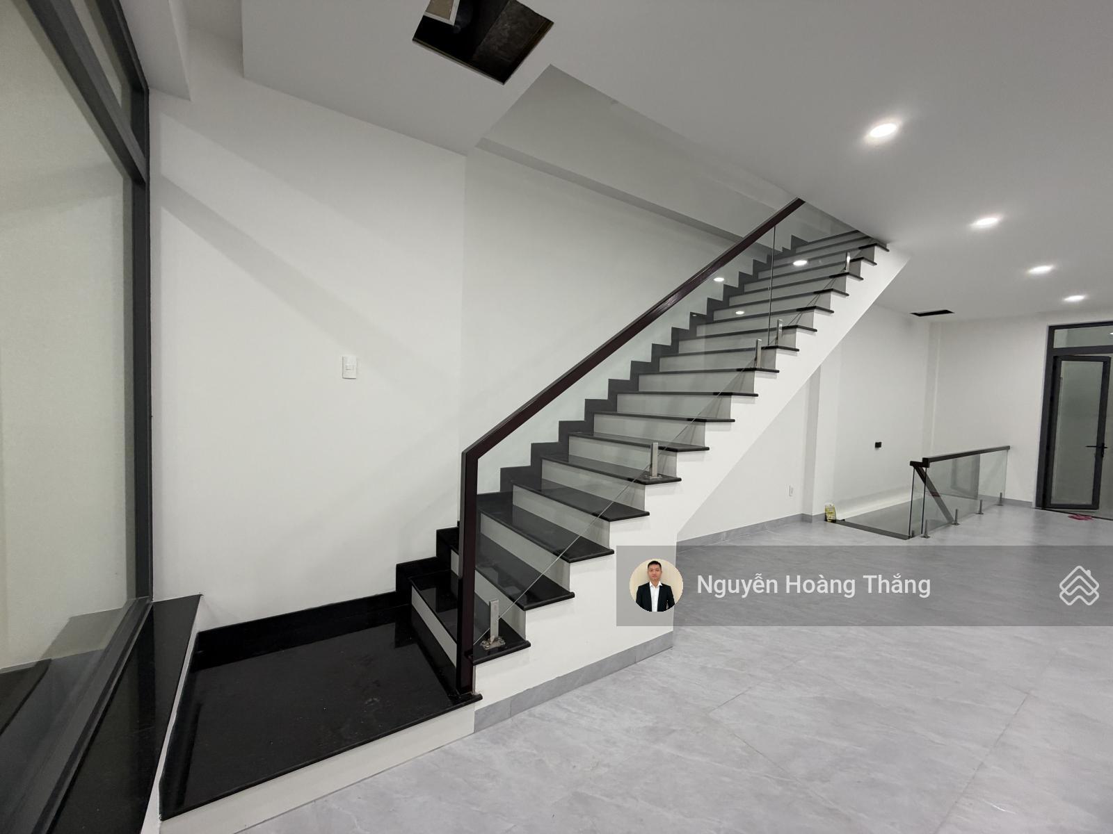 Cho thuê VP mới xây 100%, 1 hầm 4 tầng, DTSD 350m2 giá 55tr/th khu Thạnh Mỹ Lợi Q. 2, LH 0936 890 ***