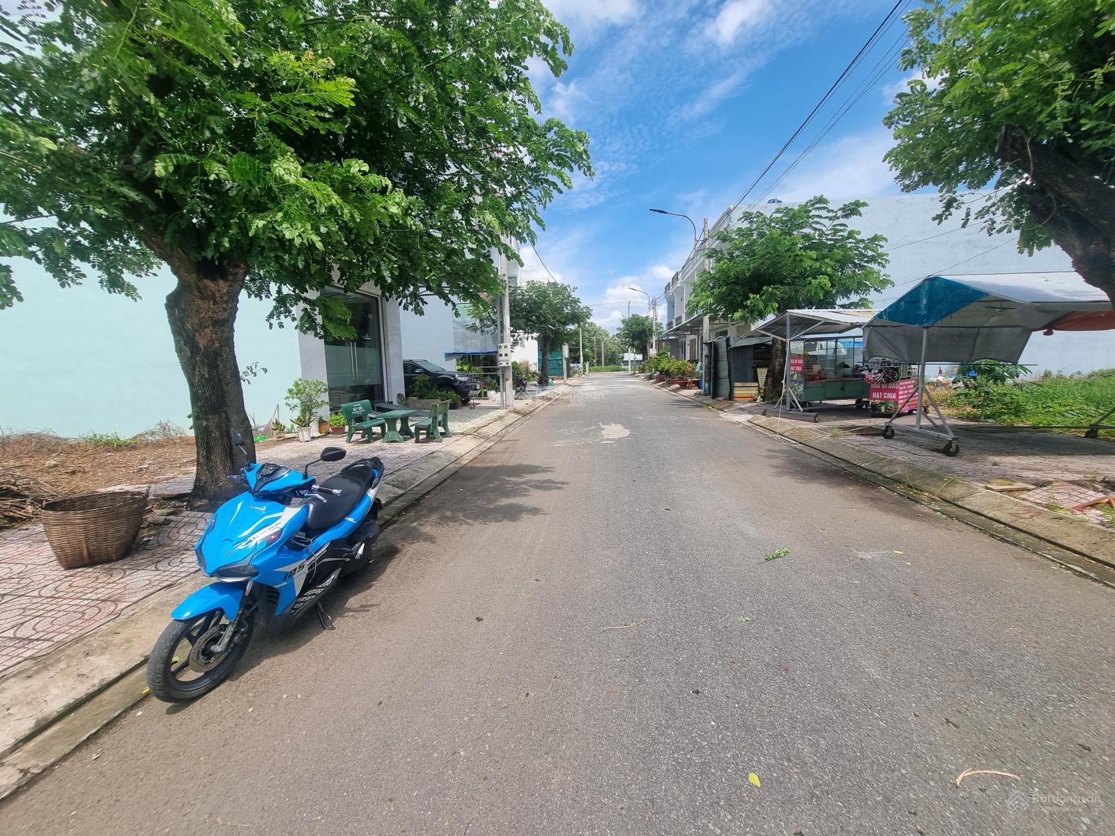 Nền đất đẹp Khu dân cư xã Phước Lý, Cần Giuộc, DT835B giá 984 triệu, diện tích 90m2. LH: 0795 014 ***