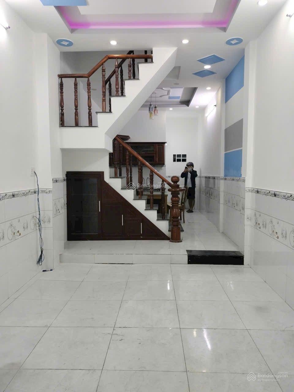 Bán nhà 2/ Đường số 4 BHH-B Bình Tân 3,5x11m 3 tấm đúc 4PN 2 tỷ 450tr TL