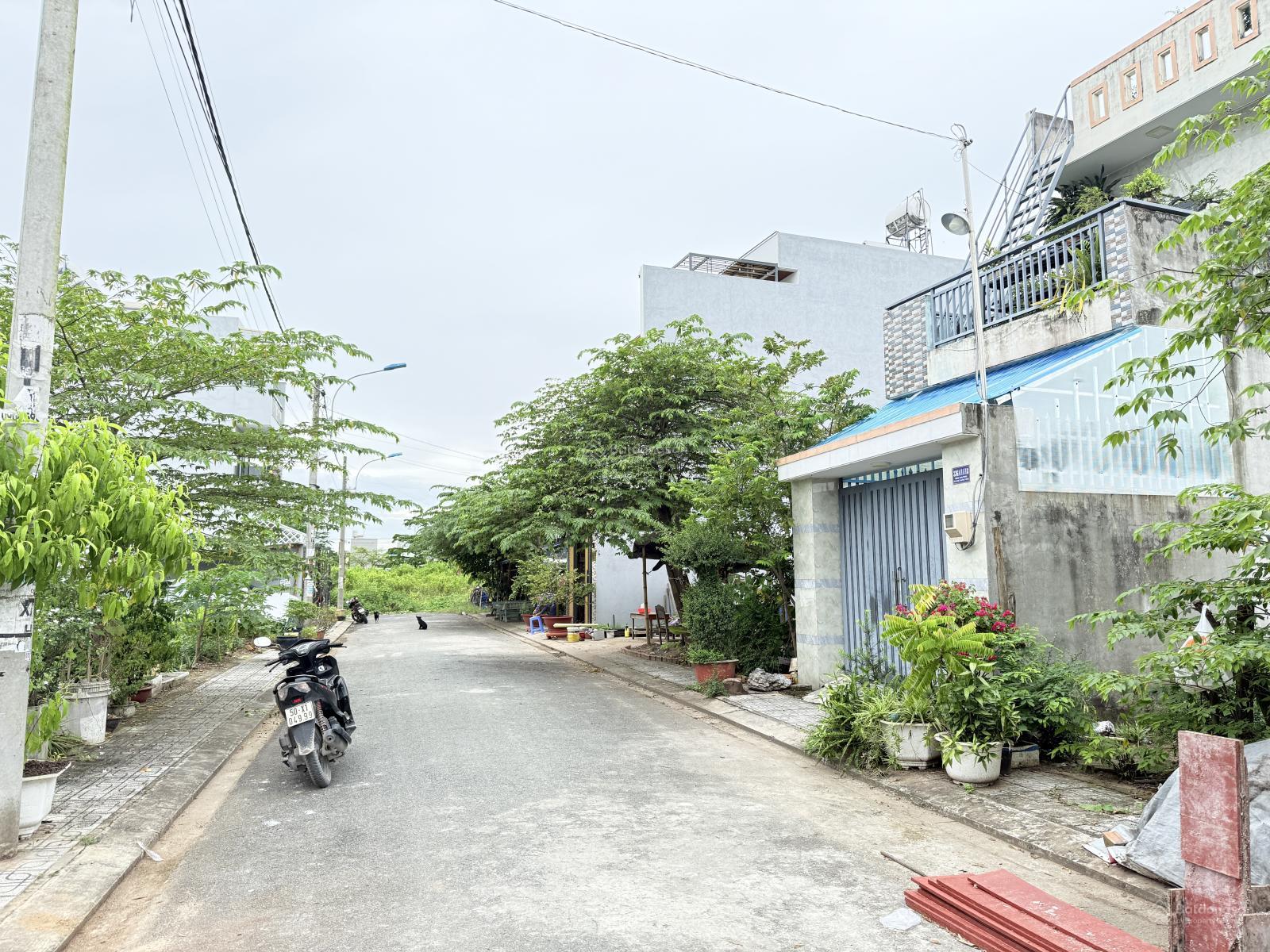 Bán 2 lô đất đối diện ký túc xá Đại Học Luật, cụm Uỷ Ban Phường, chợ Long Phước vị trí cực đẹp Bán 2 lô đất đối diện ký túc xá Đại Học Luật, cụm Uỷ Ban Phường, chợ Long Phước vị trí cực đẹp