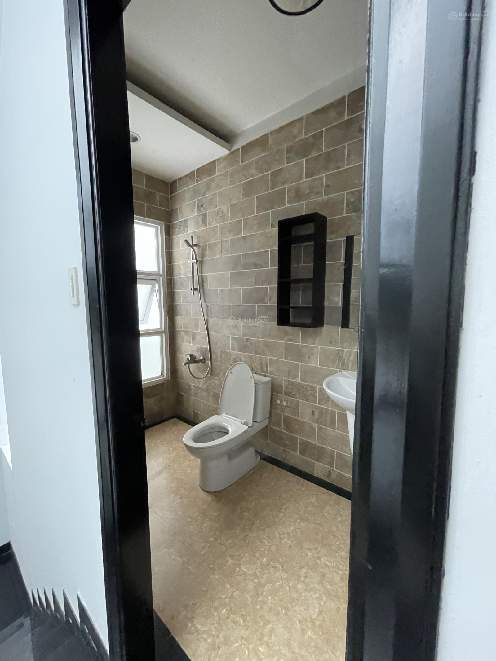 Biệt thự view sông, MT đường Rạch Bà Lớn, khu dân cư Phong Phú 5. DT: 9x19,5m xây 3 tầng