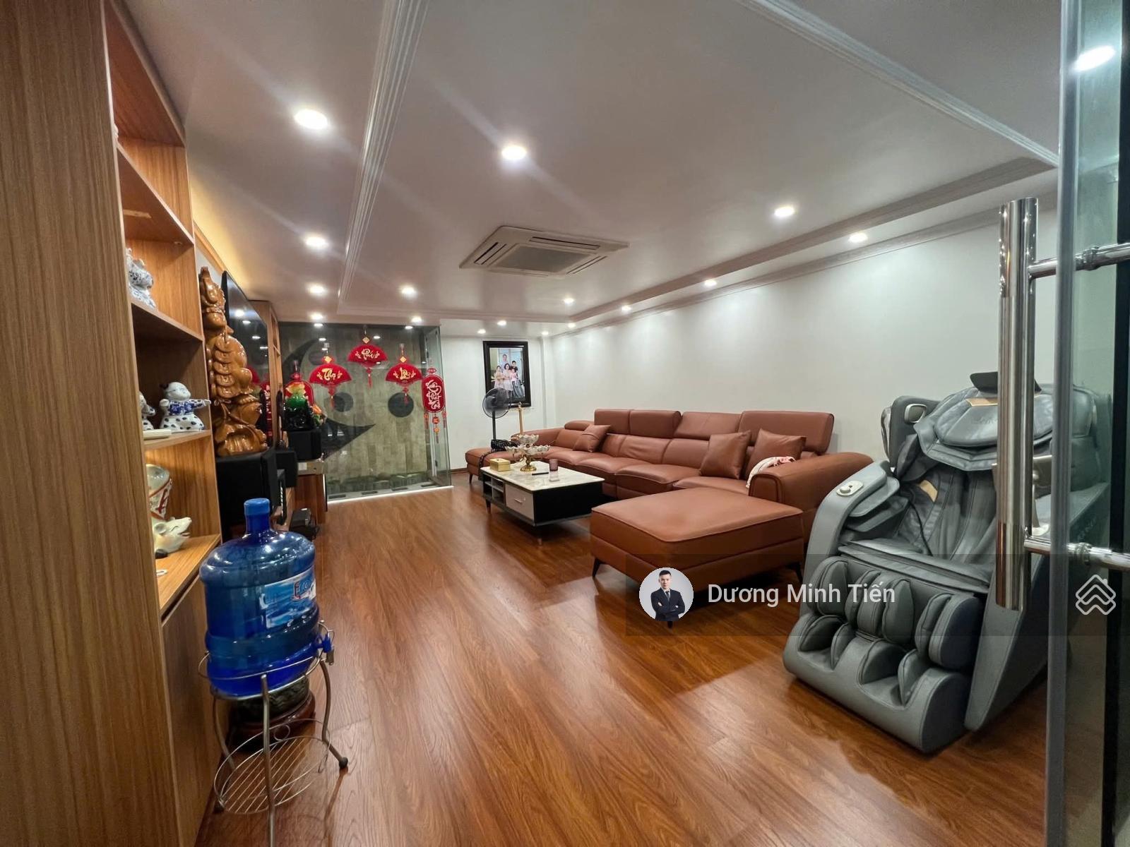 Nhà 4 tầng dân xây khu phân lô 193 Văn Cao - 67.5m2 ngang 4.5m - Đường 12m