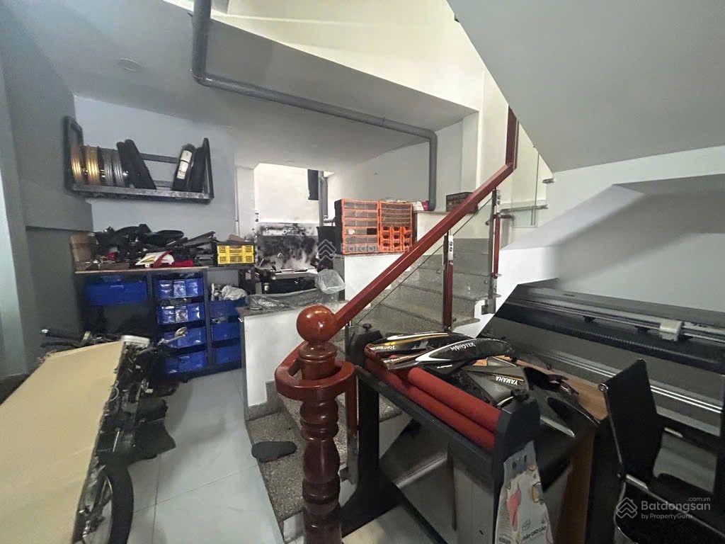 Bán nhà mặt phố tại Kinh Dương Vương, 8,3 tỷ, 67m2, 3PN, 3WC, 3 tầng, hướng Tây Bắc Bán nhà mặt phố tại Kinh Dương Vương, 8,3 tỷ, 67m2, 3PN, 3WC, 3 tầng, hướng Tây Bắc