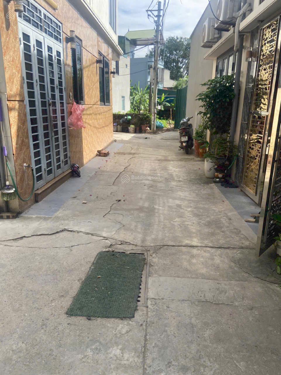 Nhà cấp 4 mới xây Cự Khối, Long Biên - DT 55m2 - sổ đỏ chính chủ - giá chỉ 4,18 tỷ có thương lượng Nhà cấp 4 mới xây Cự Khối, Long Biên - DT 55m2 - sổ đỏ chính chủ - giá chỉ 4,18 tỷ có thương lượng