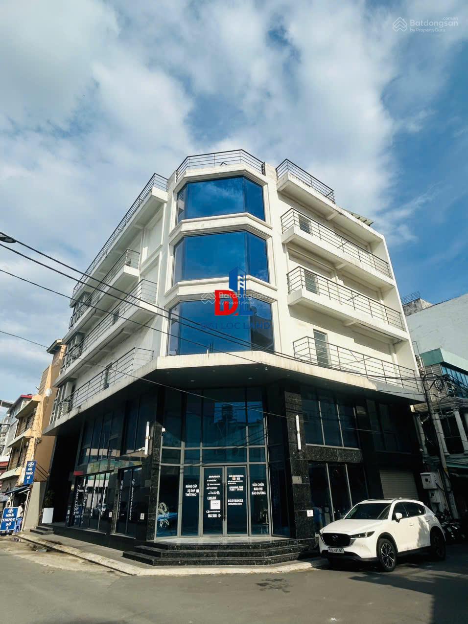 Cho thuê tòa nhà 2 MT đường Hoàng Việt, Phường 4. DT: 20x14m. Hầm, trệt 5 lầu. PCCC đầy đủ