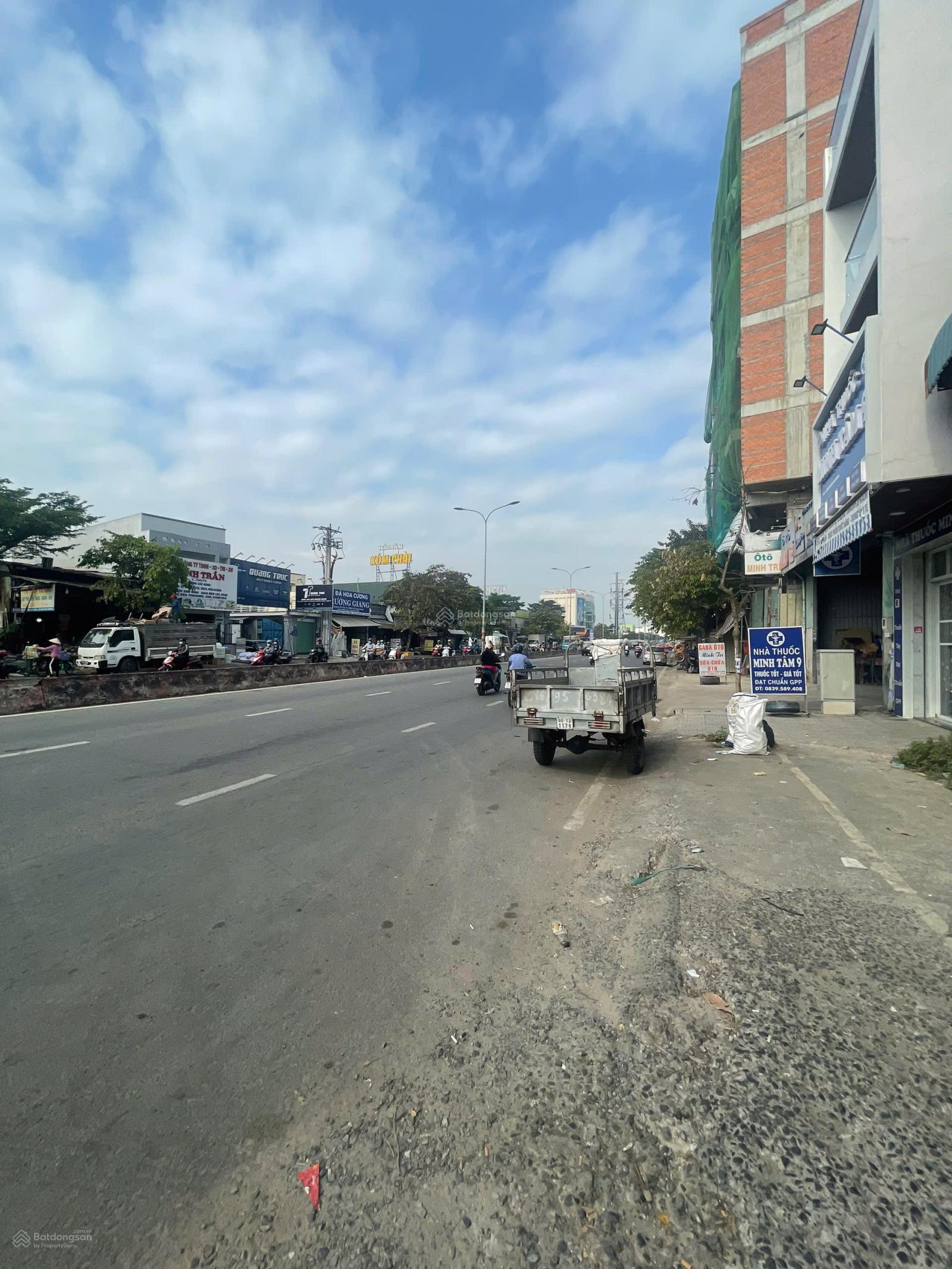 bán nhà mặt tiền đường lê trọng tấn DT 5x30 hiện trạng cấp 4 bán 17 tỷ LH 0946 567 *** Hiểu