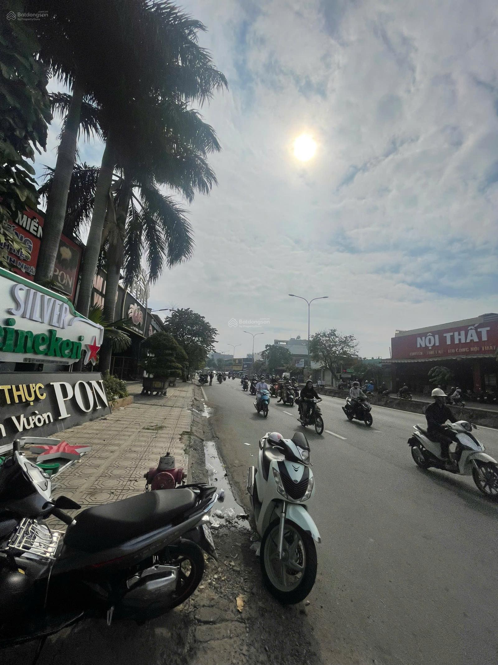 bán nhà mặt tiền đường lê trọng tấn DT 5x30 hiện trạng cấp 4 bán 17 tỷ LH 0946 567 *** Hiểu