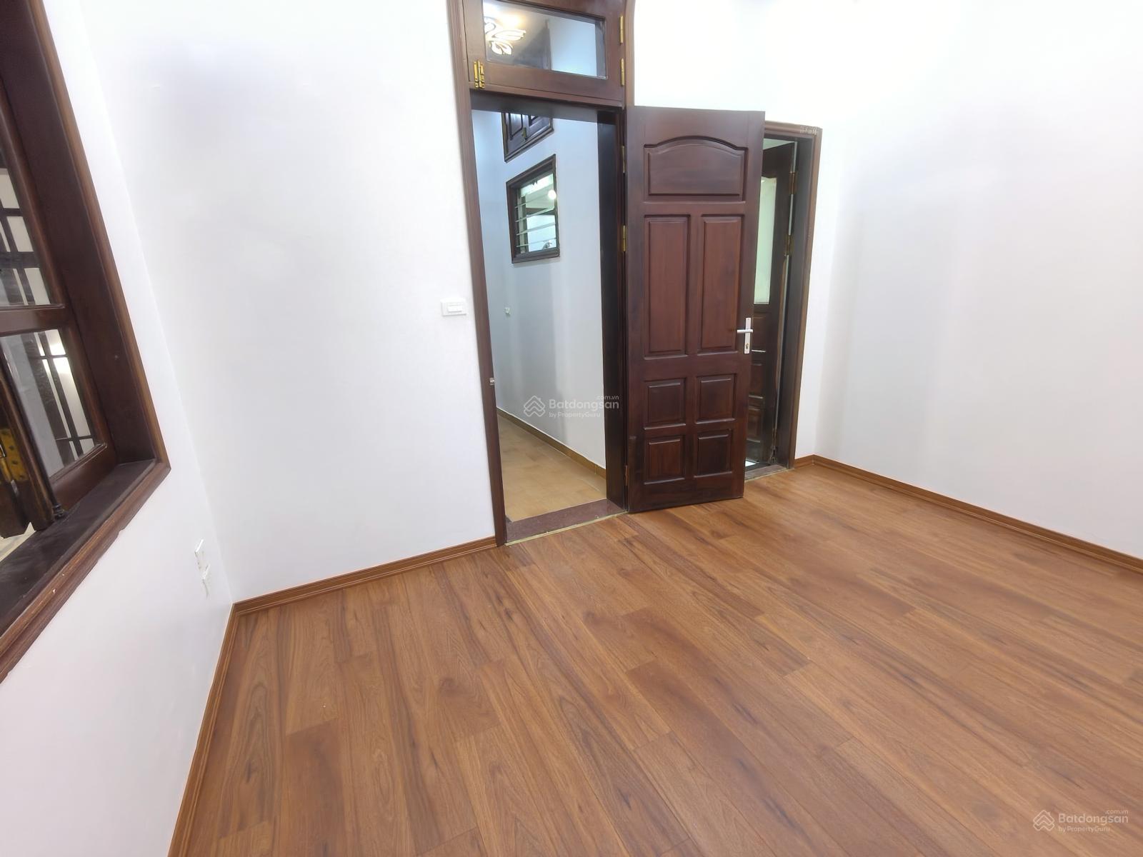 Cho thuê gấp nhà phố Phan Kế Bính, Đào Tấn. Ngõ 3m. 55m2*3.5t. 3pn. Đồ cơ bản. 30m ra phố