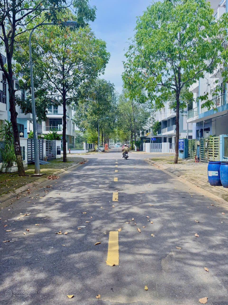 Đông Tăng Long - bán căn song lập DT 8x21m vị trí đẹp nhà hoàn thiện nội thất đẹp 13 tỷ. 0909 483 *** Đông Tăng Long - bán căn song lập DT 8x21m vị trí đẹp nhà hoàn thiện nội thất đẹp 13 tỷ. 0909 483 ***