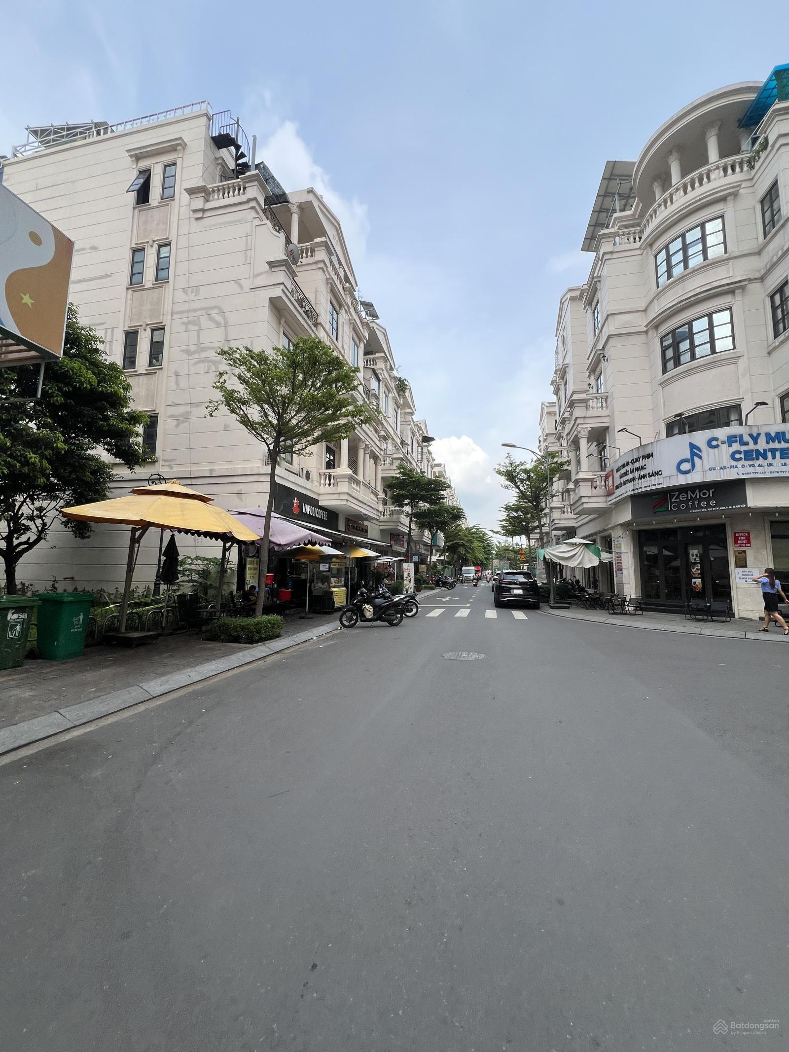 30 tỷ - (6x20m) 1 trệt 4 lầu có thang máy!