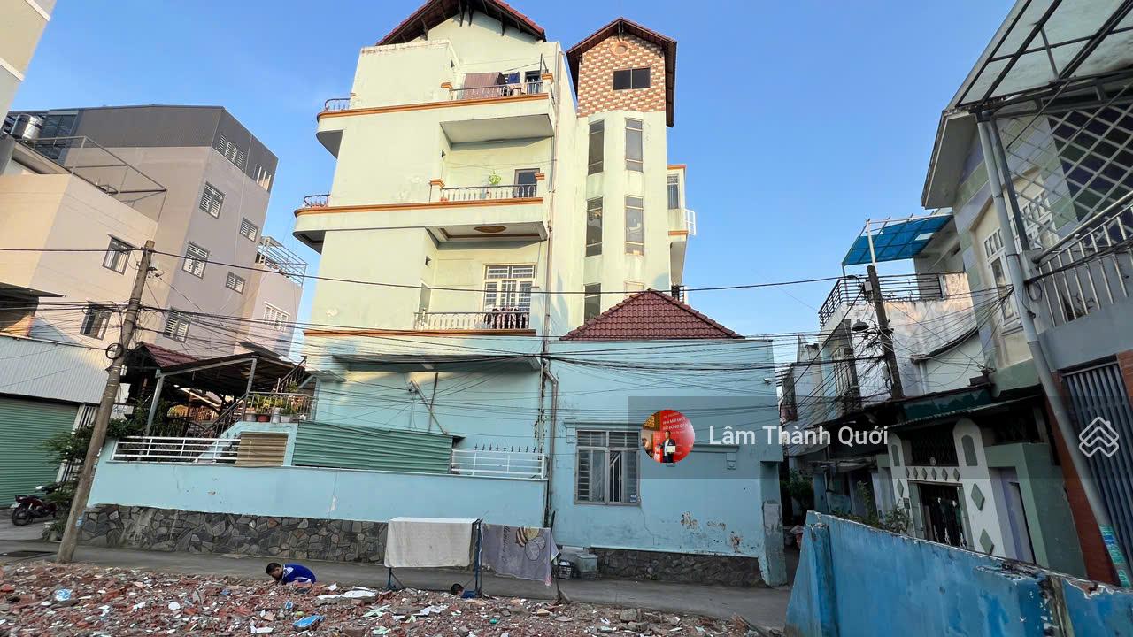 Bán nhà 42/3 Lã Xuân Oai, 12x26, 3 lầu, có thang máy, 3 mặt tiền, đang cho thuê 100tr/th, 26 tỷ