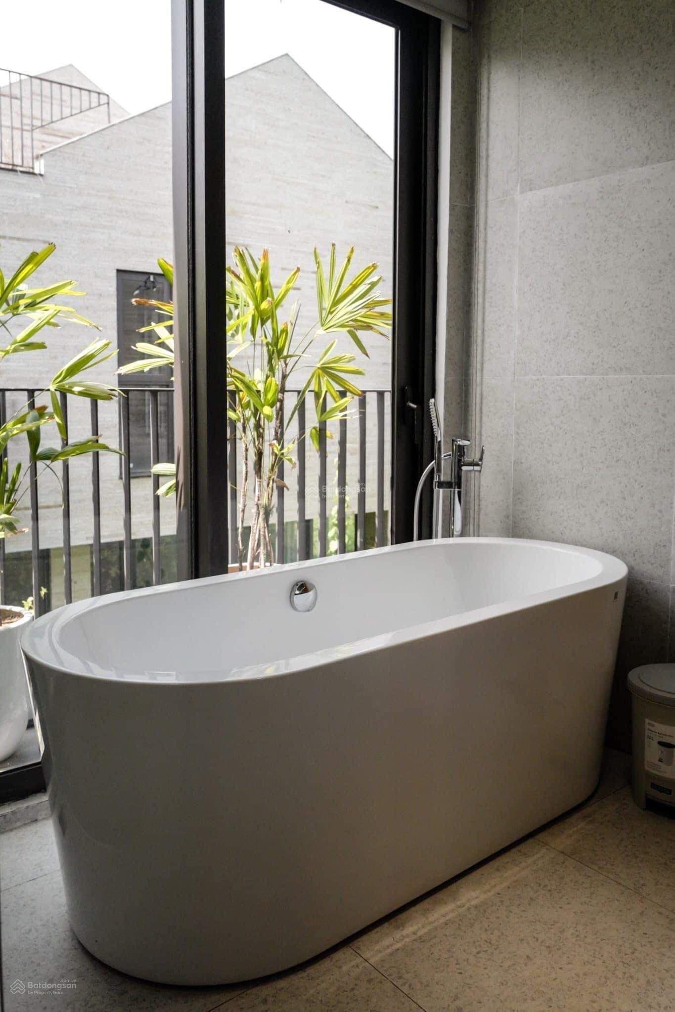 TÔI CẦN BÁN BIỆT THỰ NGHỈ DƯỠNG 280 M2 ĐẤT ,4 TẦNG , 5 PN,FULL ,GIÁ 15 TỶ LH 0766 827 ***