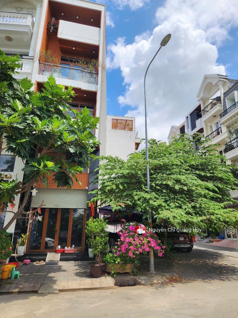 Lô Góc 2 mặt tiền đường rộng 16m Khu dân cư Hoàng Quốc Việt Q7 - 4m x 14m sổ hồng riêng Giá 8,5 tỷ