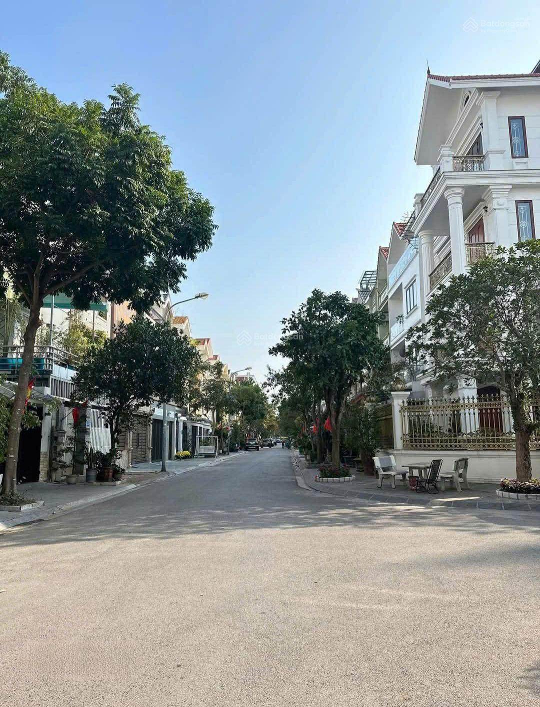 Bán đất lô góc, Giang Biên, Long Biên, Hà Nội, 82 m2, giá cực chất đẹp