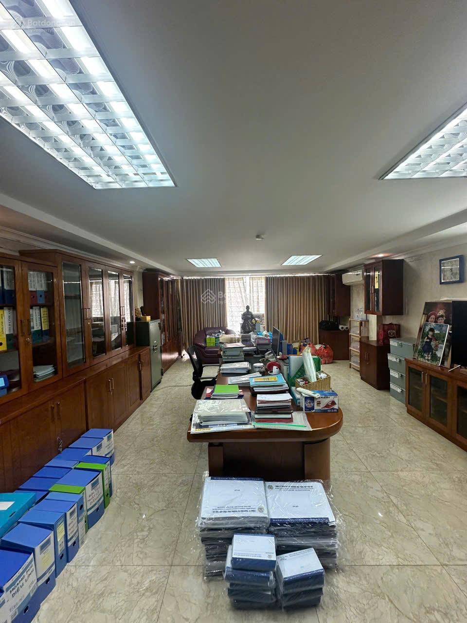 Chính chủ bán toà nhà KĐT Trung Yên. DT 99m2 x 8 tầng. MT 7,2m. Có hầm. Giá 51 tỷ. LH: 0964 769 ***