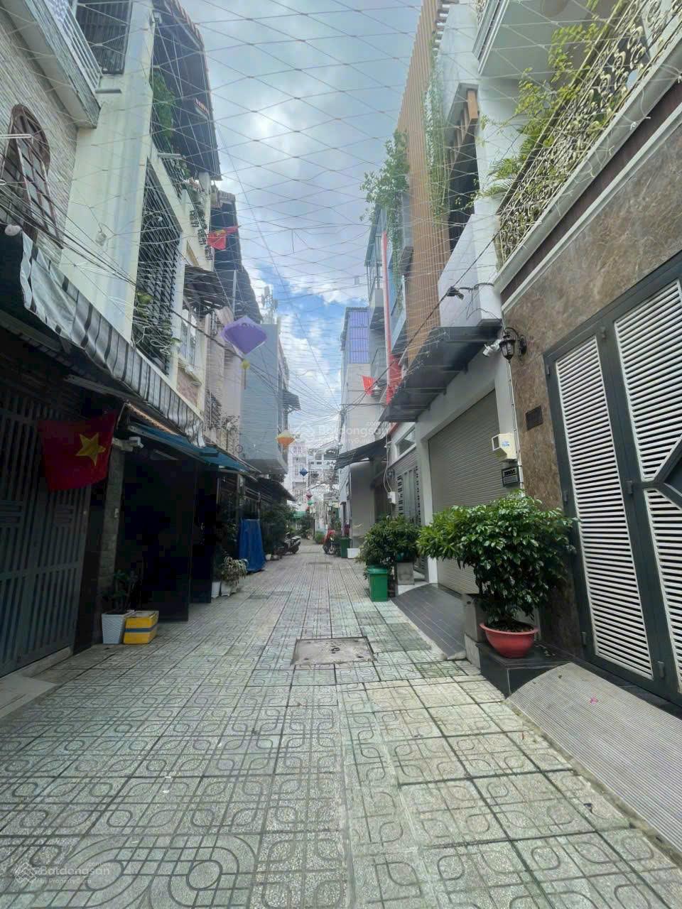 Hẻm oto Nguyễn Trãi-p2-Q5- 4x14m cn 50m2 KC: trệt lửng+2 Tầng cho thuê 22tr/thang Giá : 10ty