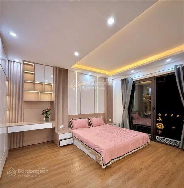 Bán nhà riêng phố Cầu Giấy, dân xây, ngõ rộng 3M, gần ô tô, cạnh hồ điều hoà, full nội thất. Bán nhà riêng phố Cầu Giấy, dân xây, ngõ rộng 3M, gần ô tô, cạnh hồ điều hoà, full nội thất.