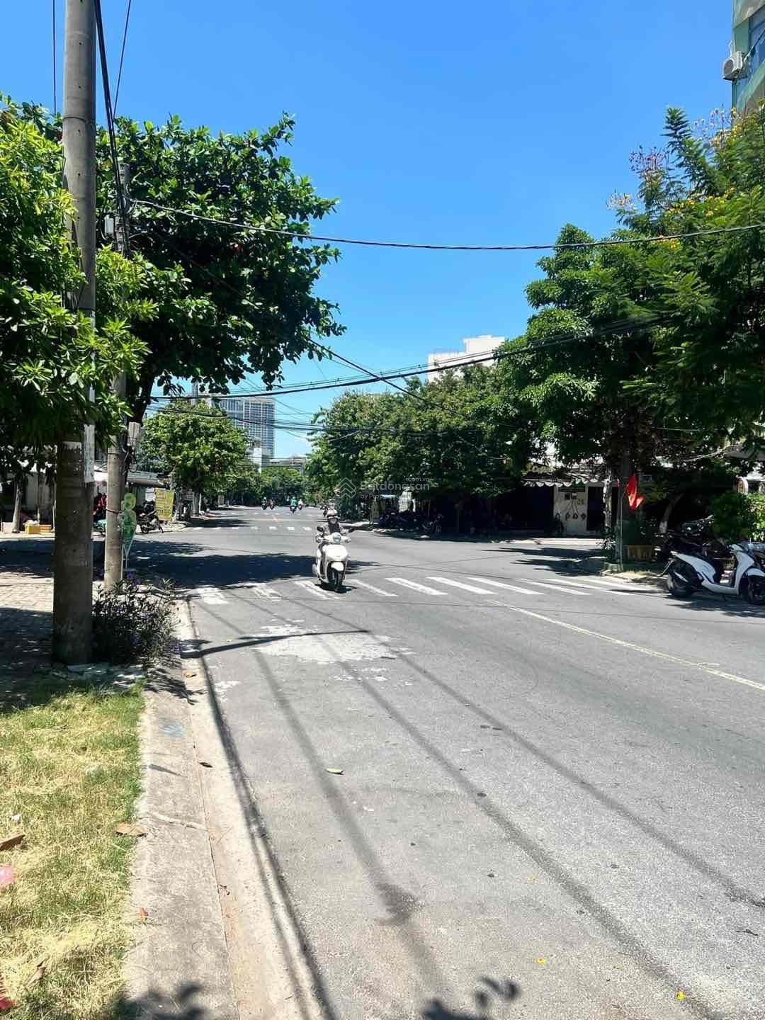 Bán 2 lô đất liền kề mặt tiền đường Nguyễn Sáng giao với Nguyễn Huy Chương. DT đất 200m, Ngang 10m