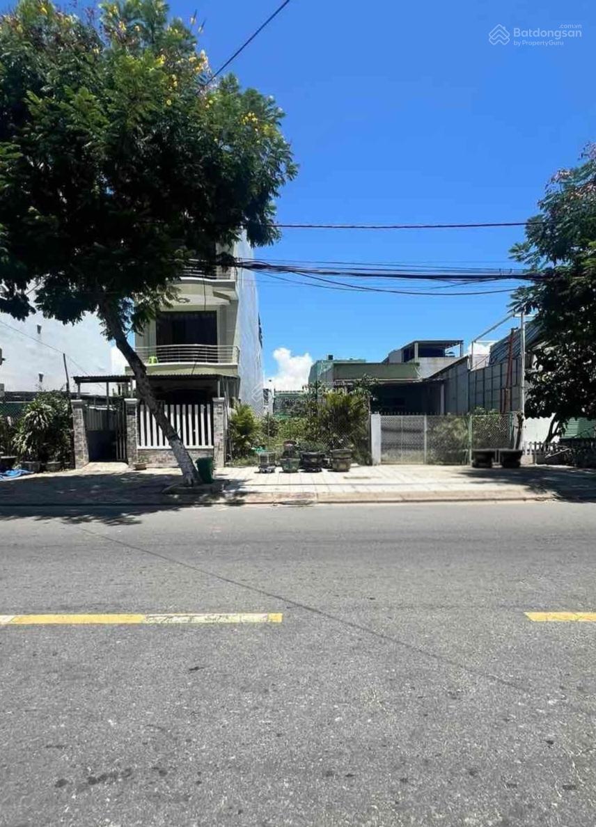 Bán 2 lô đất liền kề mặt tiền đường Nguyễn Sáng giao với Nguyễn Huy Chương. DT đất 200m, Ngang 10m