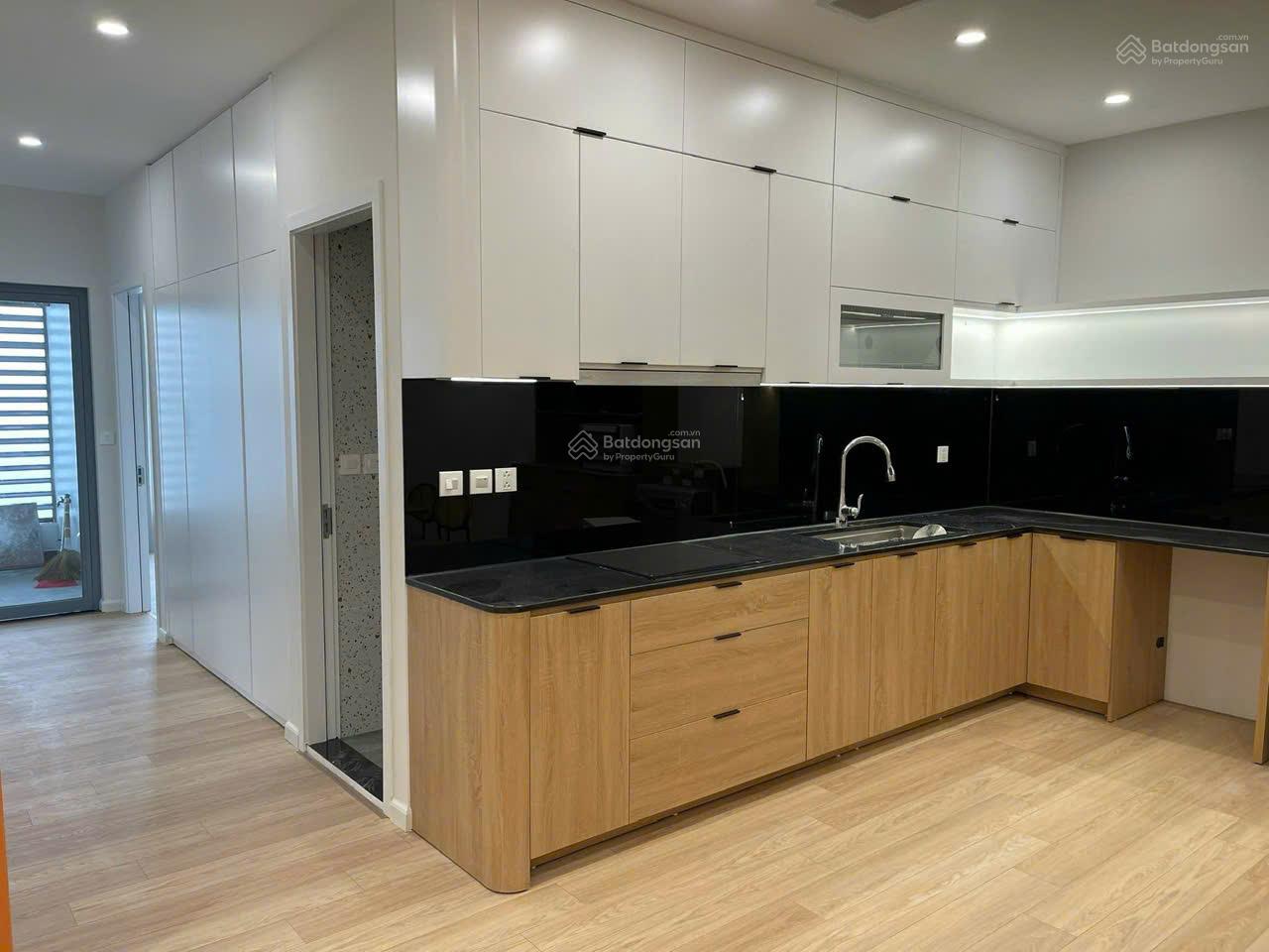 Chính chủ bán CH (3N - 2VS). DT: 108m2. Giá 9,25 tỷ. Đc: MHD Trung Văn, Tố Hữu. Nội thất đầy đủ