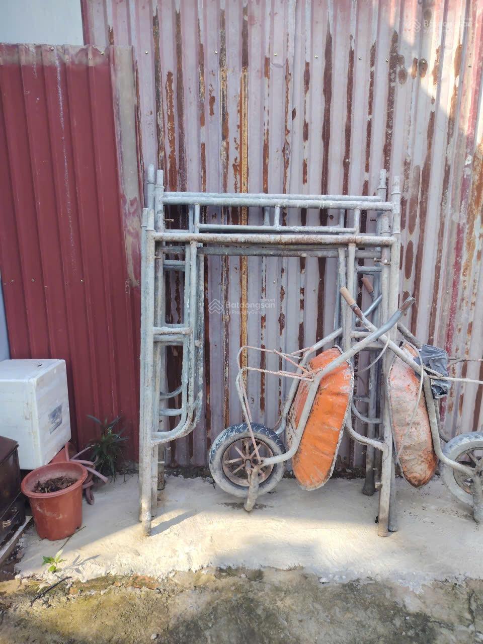 Bán nhanh 30m2 đất Phú Diễn xây ở hoặc mua đầu lâu dài đều đẹp giá 5.4 tỷ. LH 0978 685 ***