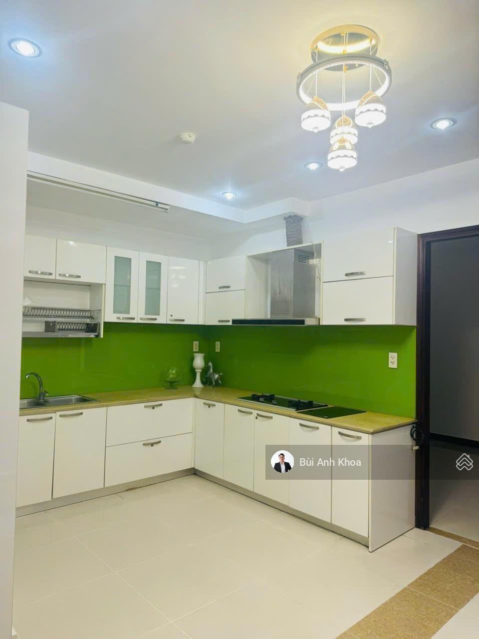 VIP xe hơi 8m Trường Sa, Q3 (5,5 x 18m vuông vức) sẵn 5 tầng mới ở ngay. Gần MT. Chỉ 17,5 tỷ TL