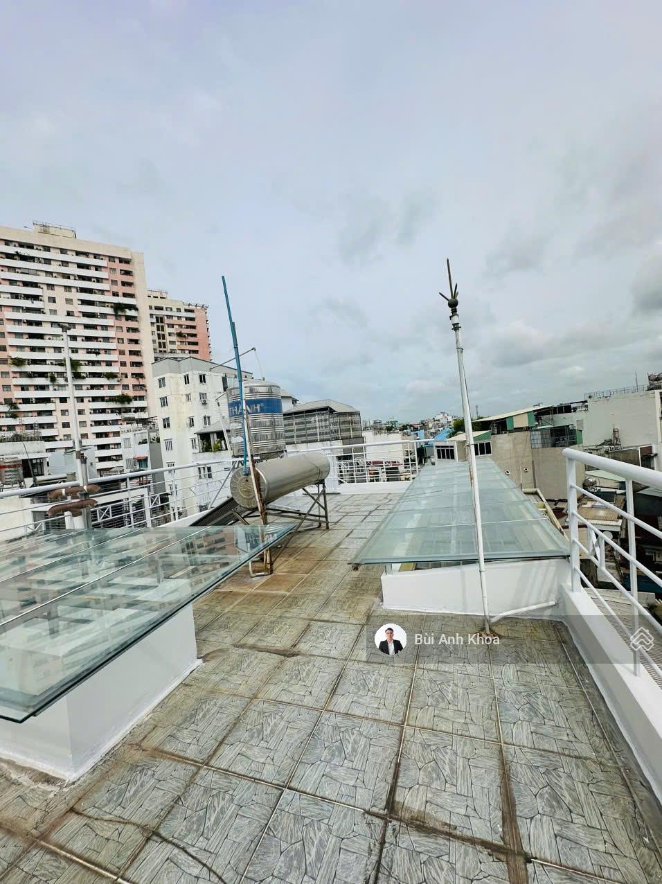 VIP xe hơi 8m Trường Sa, Q3 (5,5 x 18m vuông vức) sẵn 5 tầng mới ở ngay. Gần MT. Chỉ 17,5 tỷ TL