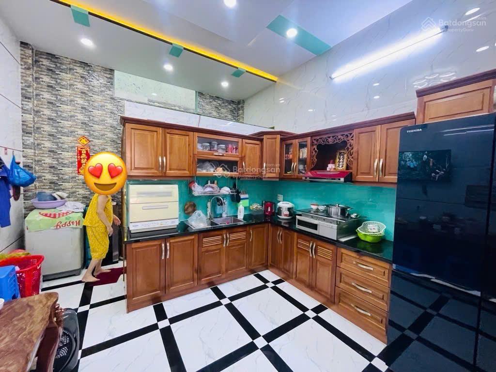 Bán Nhà Tên Lửa nối dài 4x15m 5 tầng 6 PN xe hơi ngủ trong nhà, chỉ 6 tỷ hơn