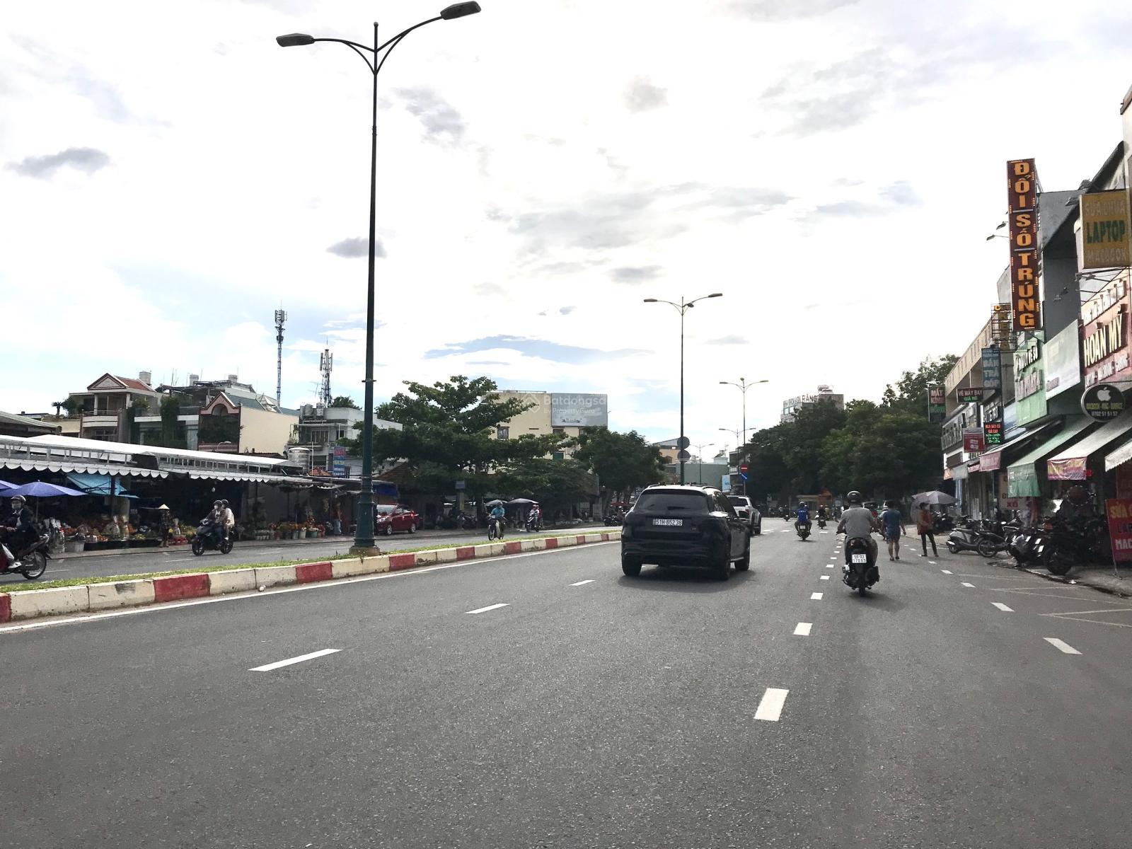 Bán gấp đất mặt tền đường 379, Tăng Nhơn Phú A. Cách Lê Văn Việt 300m. Giá 7.85 tỷ/100m2