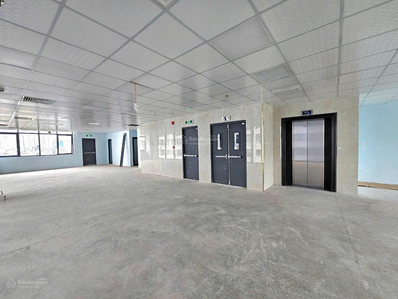 Cho thuê văn phòng 200m² tại mặt tiền Bến Vân Đồn, Quận 4, LH: 0938 202 ***