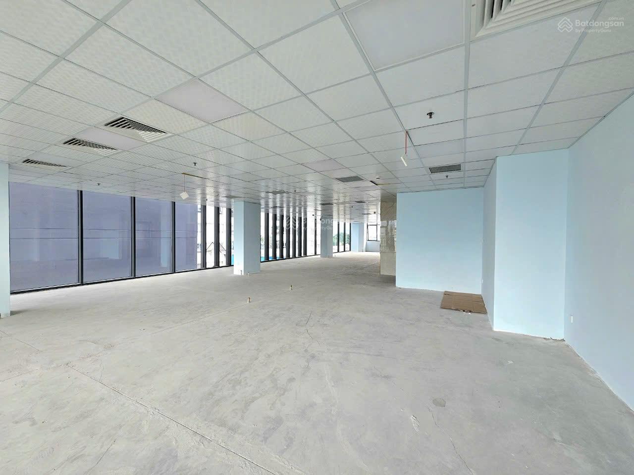 Cho thuê văn phòng 200m² tại mặt tiền Bến Vân Đồn, Quận 4, LH: 0938 202 ***