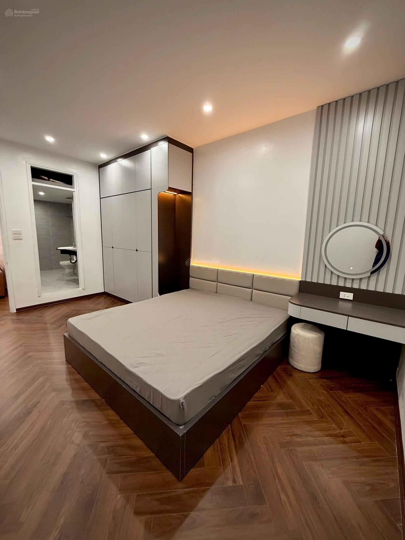 Bán căn hộ 18T KĐT Trung Hòa Nhân Chính 117m2 - 3pn - 2vs full nội thất