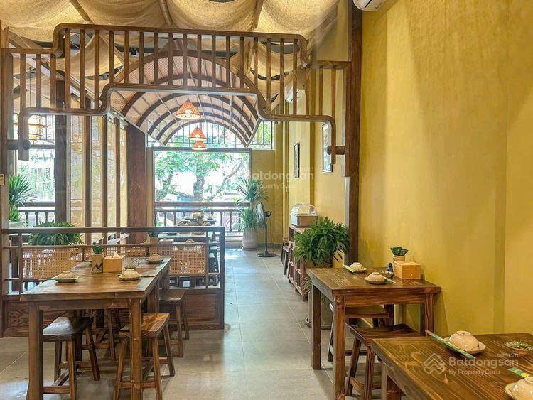 Cho thuê nhà MT Trần Quốc Toản, Quận 3, DT 8.5x12m, trệt lửng 1 lầu, giá 55 tr/th